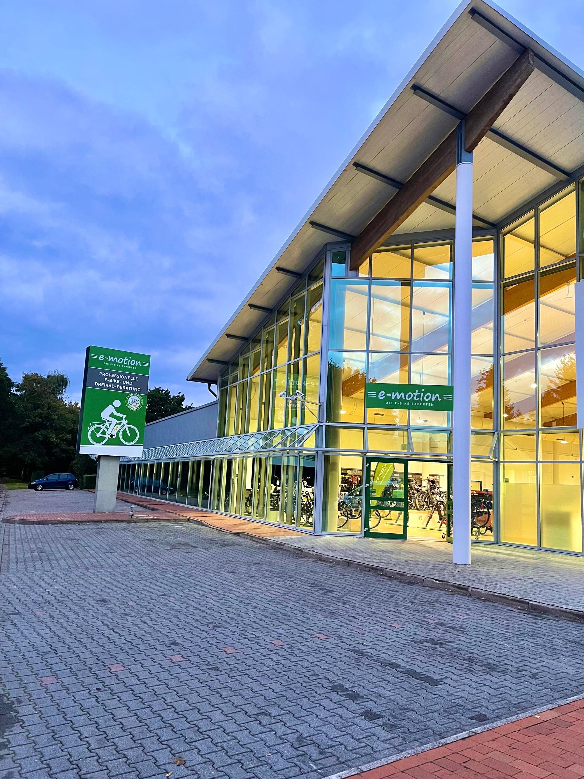 Die e-Motion e-Bike Welt in Cloppenburg hat eine große Auswahl an City-, Trekking- und Lasten-e-Bikes im Angebot.