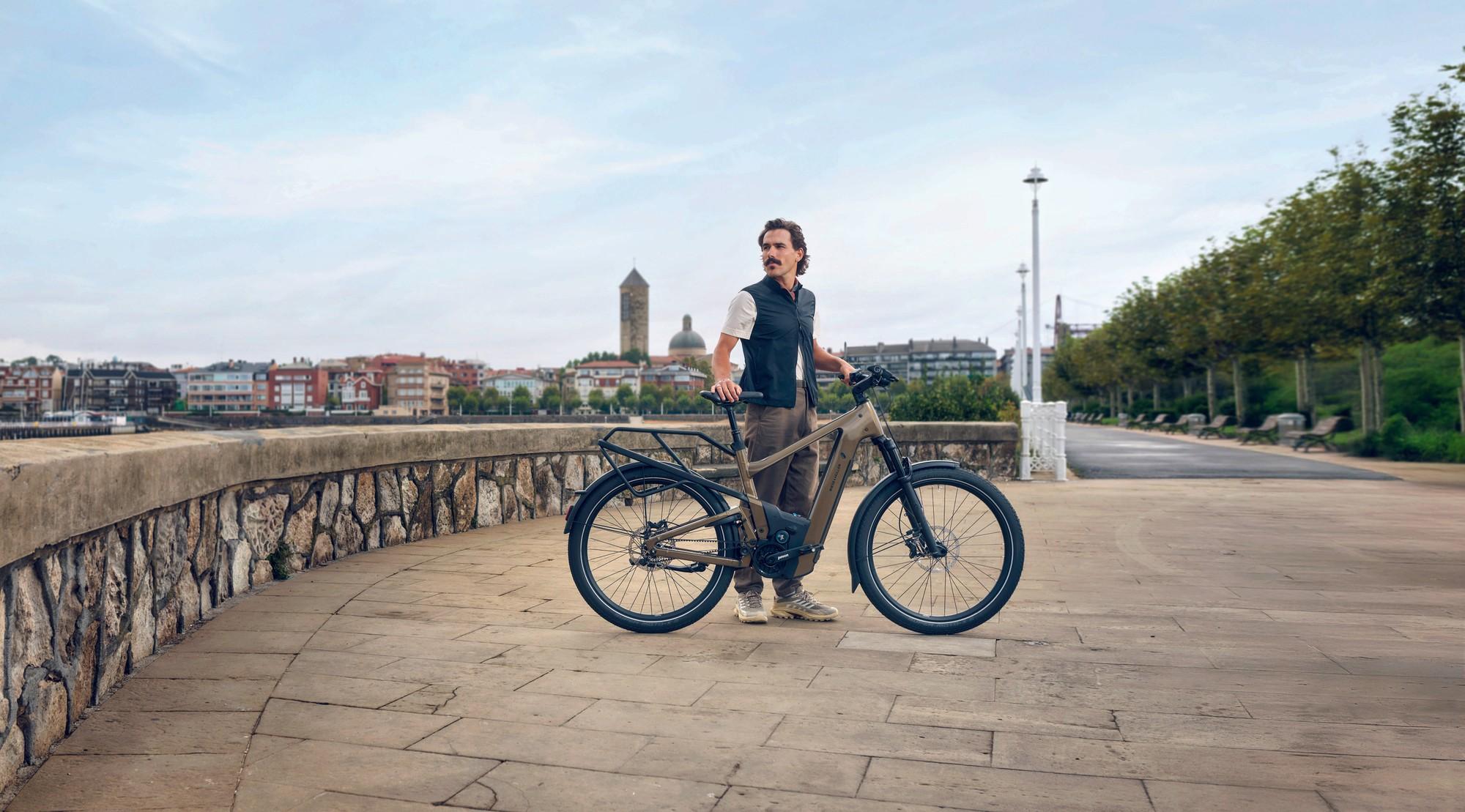 Das Bild zeigt ein Riese & Müller Delite5 GT Pinion HS e-Bike mit Pinion-Getriebe