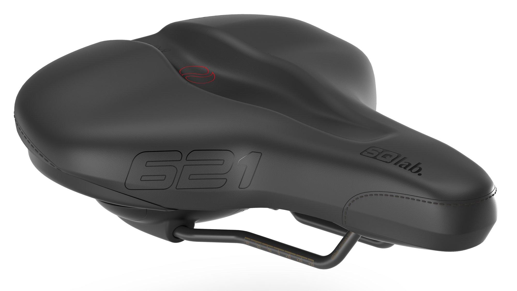 Dieses Bild zeigt einen ergonomisch geformten E-Bike-Sattel in schwarzer Farbe. Der Sattel hat eine breite, gepolst