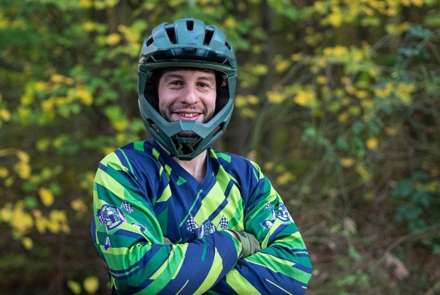 Das Bild zeigt den Fahrtechniktrainer Thommy
