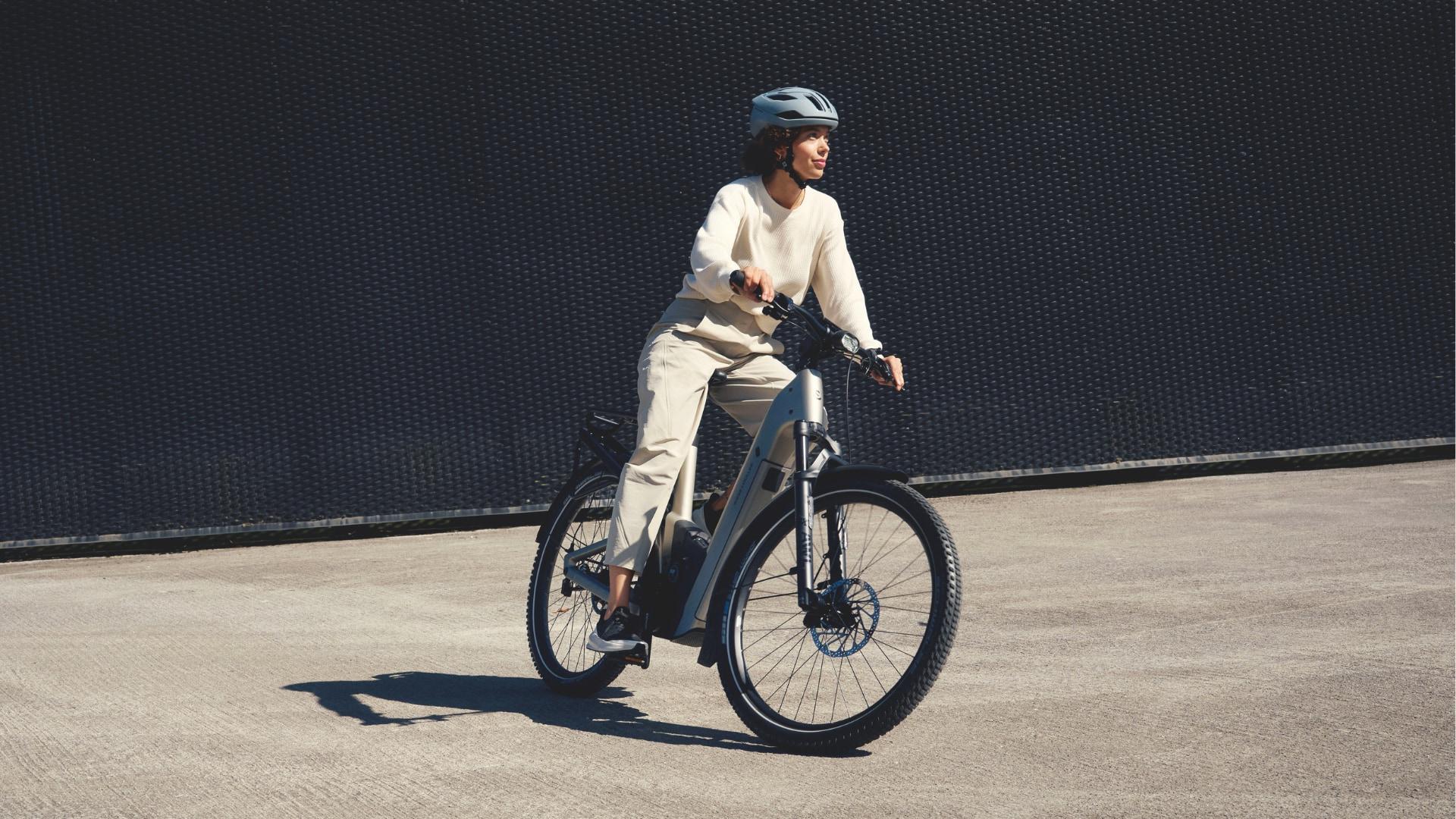 Entdecken Sie das elegante Riese & Müller E-Bike – ideal für urbane Abenteuer mit Stil und Komfort. Perfekt für mod