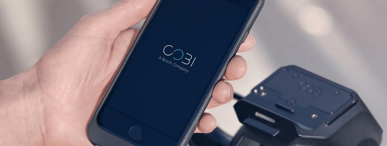 Handy in der Hand mit Update des Bosch COBI.Bike