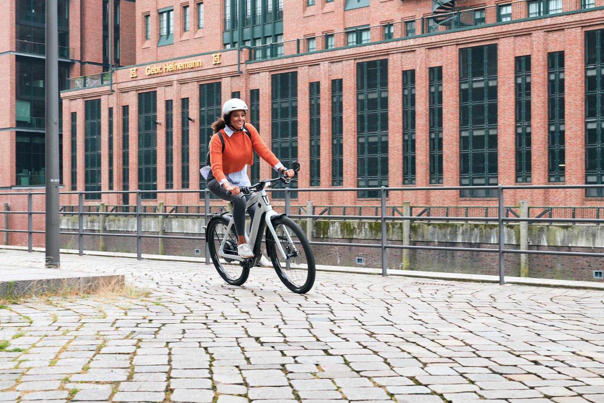 Erleben Sie urbane Freiheit auf dem Stromer ST3 E-Bike mit innovativem Pinion-Getriebe für eine mühelose und dynami