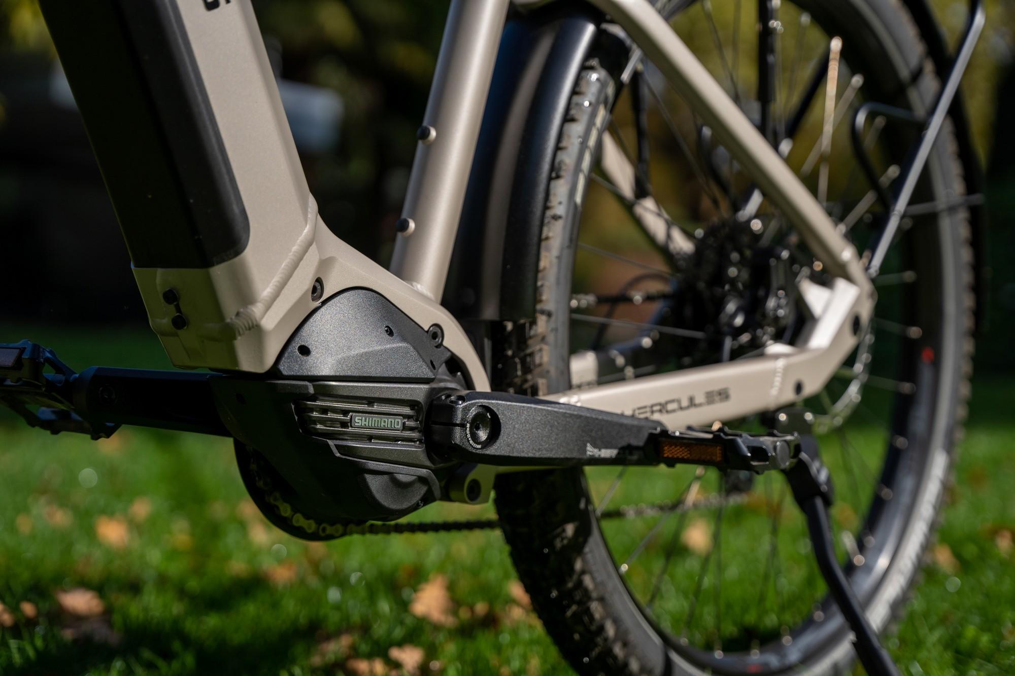 Das Bild zeigt einen Shimano EP8 Motor an einem Hercules NOS SUV 2.2