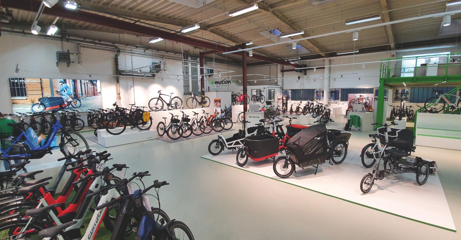 Innenansicht der e-motion e-Bike Welt Frankfurt 2021