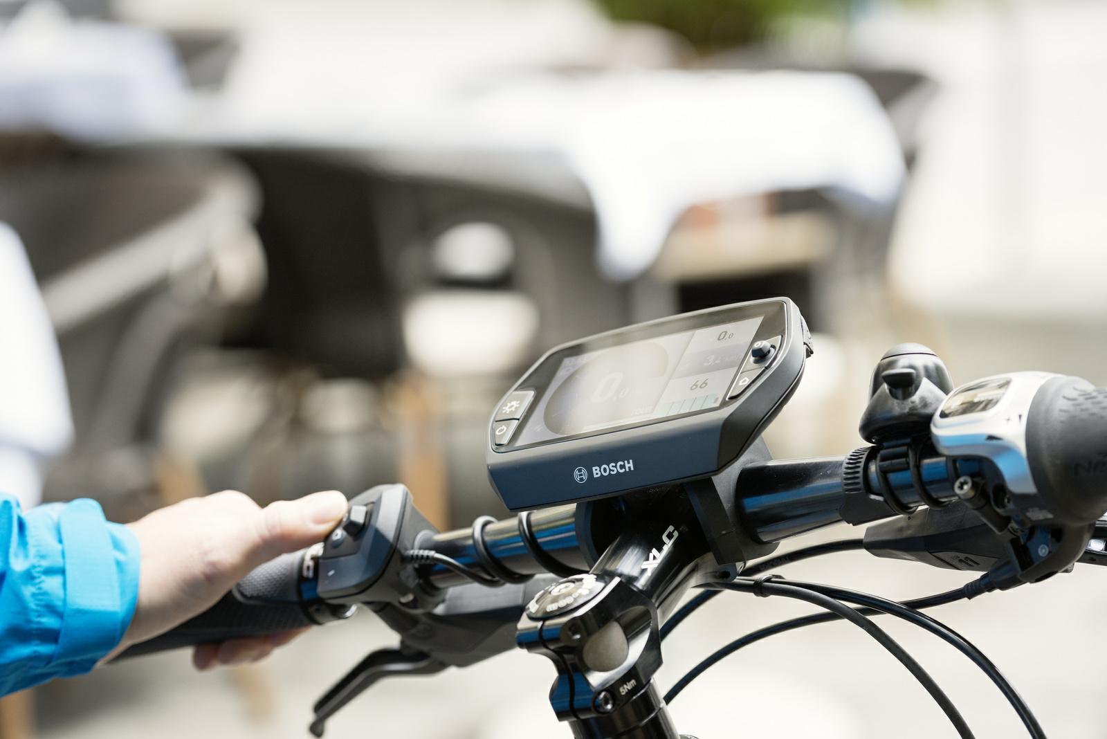 Entdecken Sie das Bosch Nyon Display für ein smartes E-Bike-Erlebnis. Modernes Design und intuitive Bedienung für u