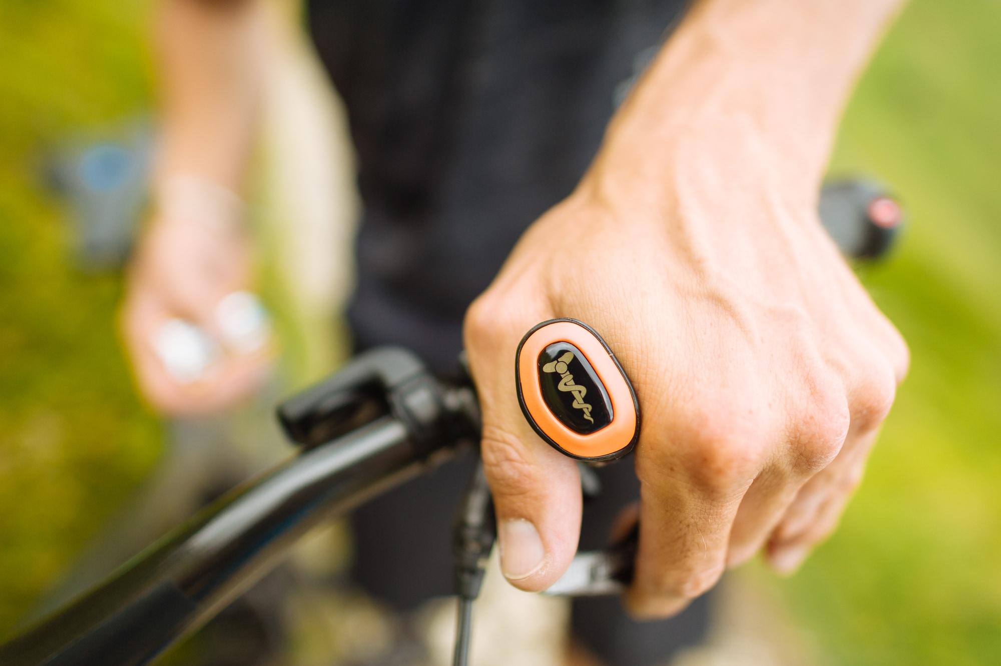 Entdecken Sie den modernen Blubrake Ring-Controller. Perfekt für E-Bike Fahrer, die innovative Steuerungslösungen s