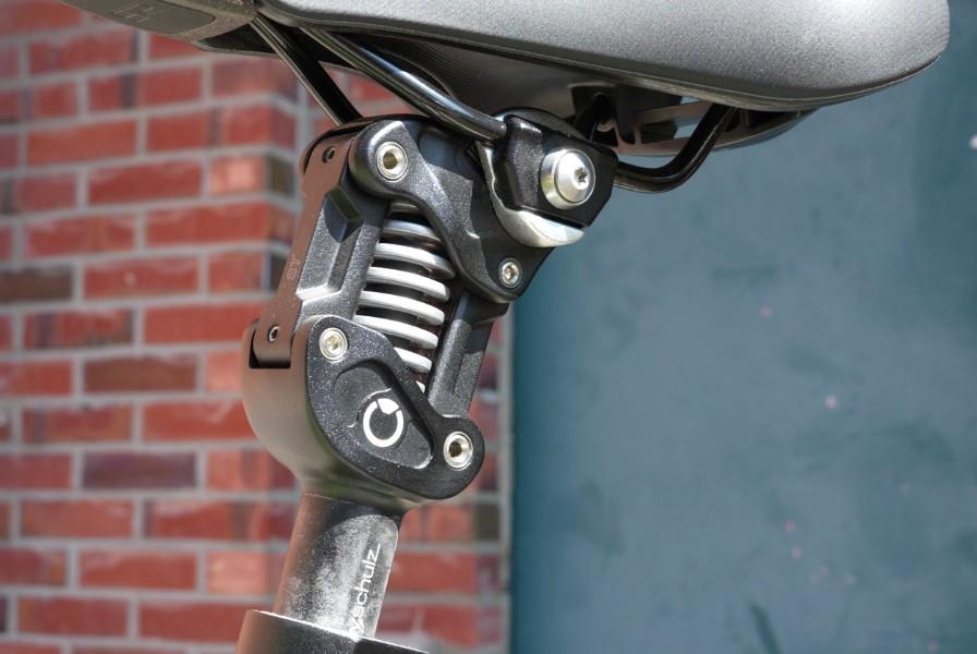 Die Abbildung zeigt die Sattelstütze eines Velo de Ville AEB E-Bikes.