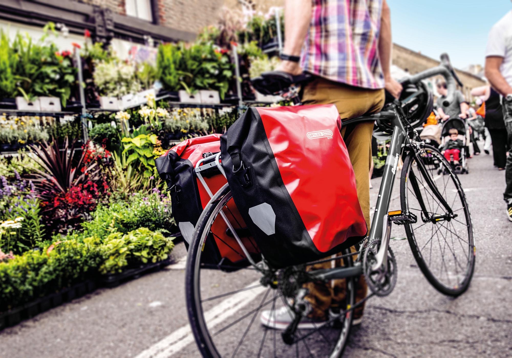 Robuste Ortlieb Backroller City Tasche für stilvolle und praktische Fahrradabenteuer in der Stadt. Perfekt für Eink