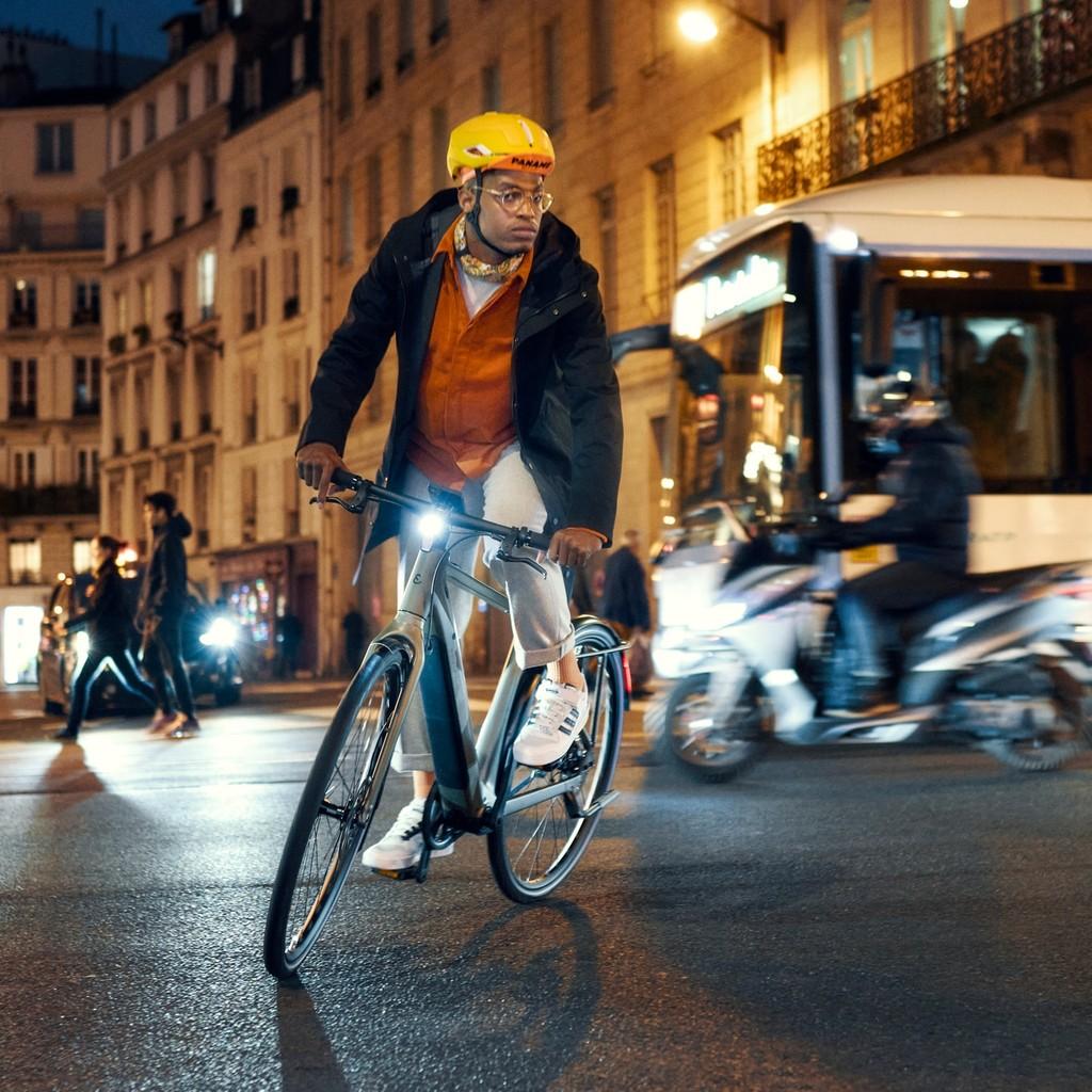 Erleben Sie mit UBN Five E-Bike grenzenlose Mobilität in Paris. Genießen Sie Komfort und Stil auf jedem Kilometer.