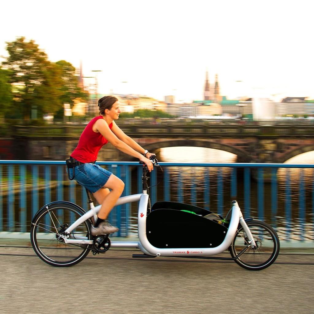 Entdecken Sie das Triobike Cargo 2: Ideal fĂŒr urbane MobilitĂ€t mit groĂem Ladebereich. Perfekt fĂŒr umweltbewusste T