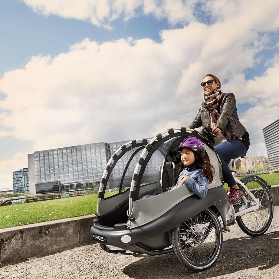 Erleben Sie das Winther Kangaroo Luxe Lastenrad, ideal für komfortable Fahrten mit Ihrem Kind. Perfekt für den urba