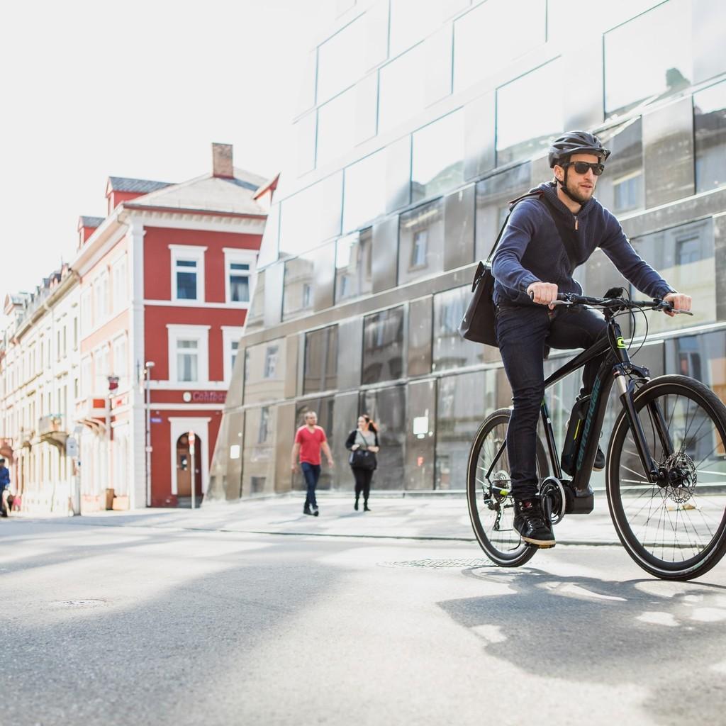 Entdecken Sie urbane Mobilität mit dem C18 E-Bike. Ideal für den modernen Lifestyle in der Stadt.