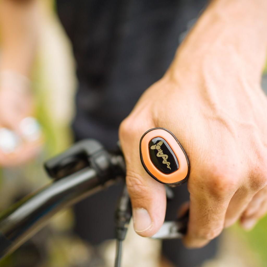 Entdecken Sie den modernen Blubrake Ring-Controller. Perfekt für E-Bike Fahrer, die innovative Steuerungslösungen s