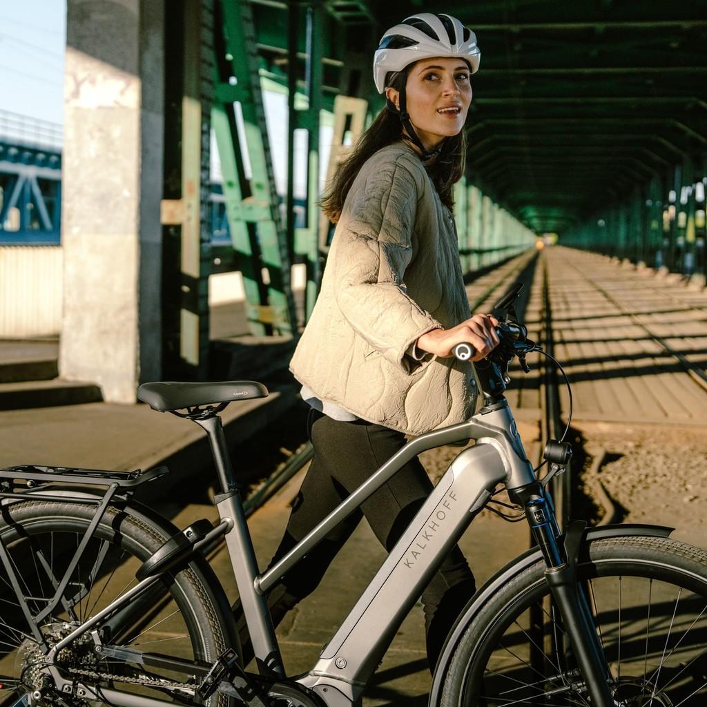 Entdecken Sie das stilvolle Kalkhoff E-Bike, ideal für Stadtfahrten. Perfekte Kombination aus Eleganz und Funktiona