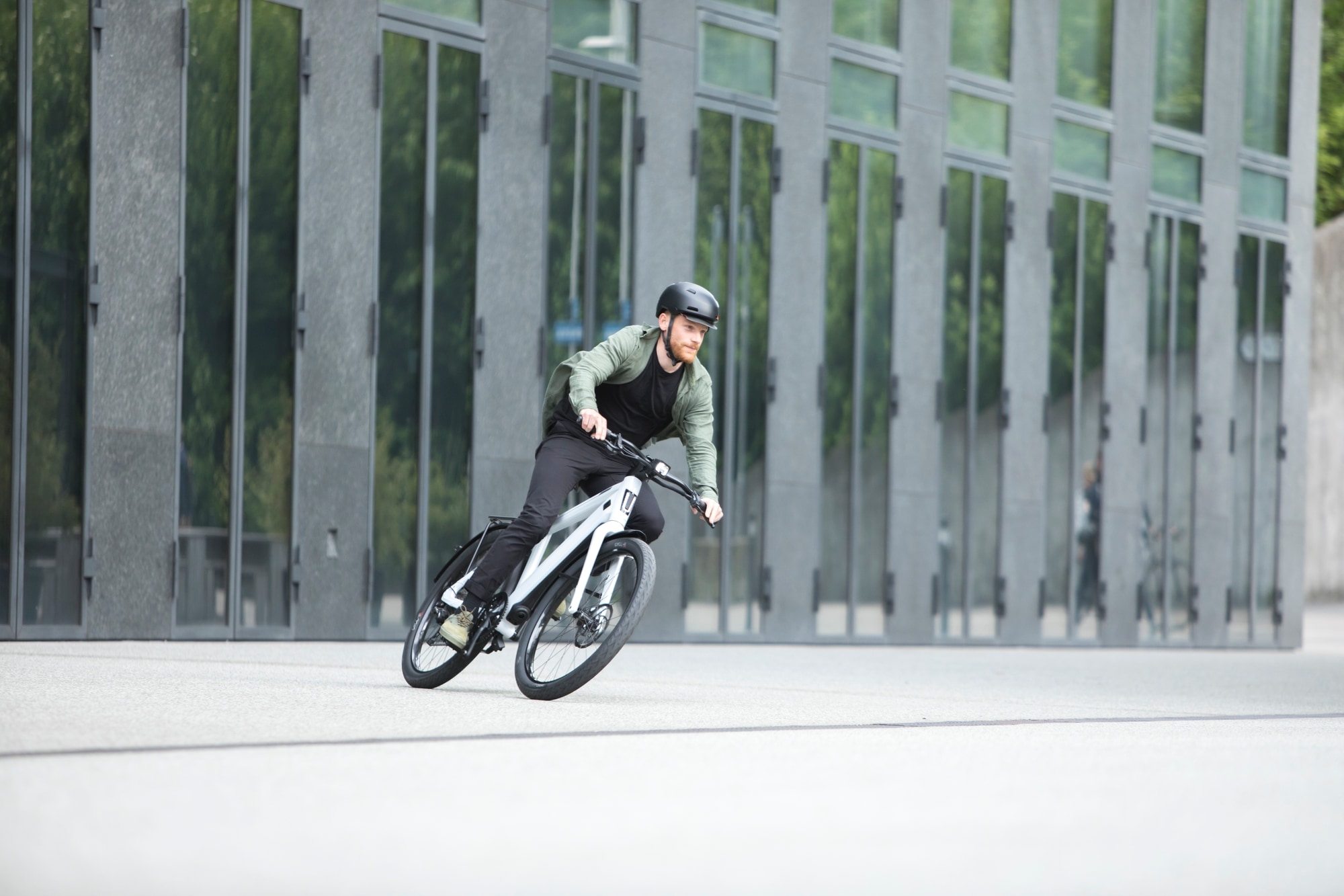 Erleben Sie das Stromer ST3 E-Bike in voller Fahrt. Perfekt für dynamische Fahrer, die Stil und Leistung schätzen.