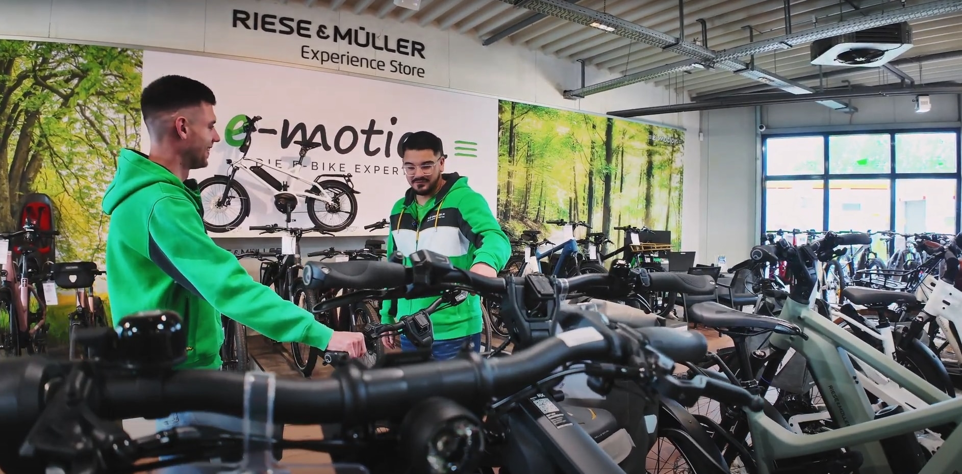Entdecken Sie E-Bikes von Riese & Müller im Experience Store. Professionelle Beratung in entspannter Atmosphäre.