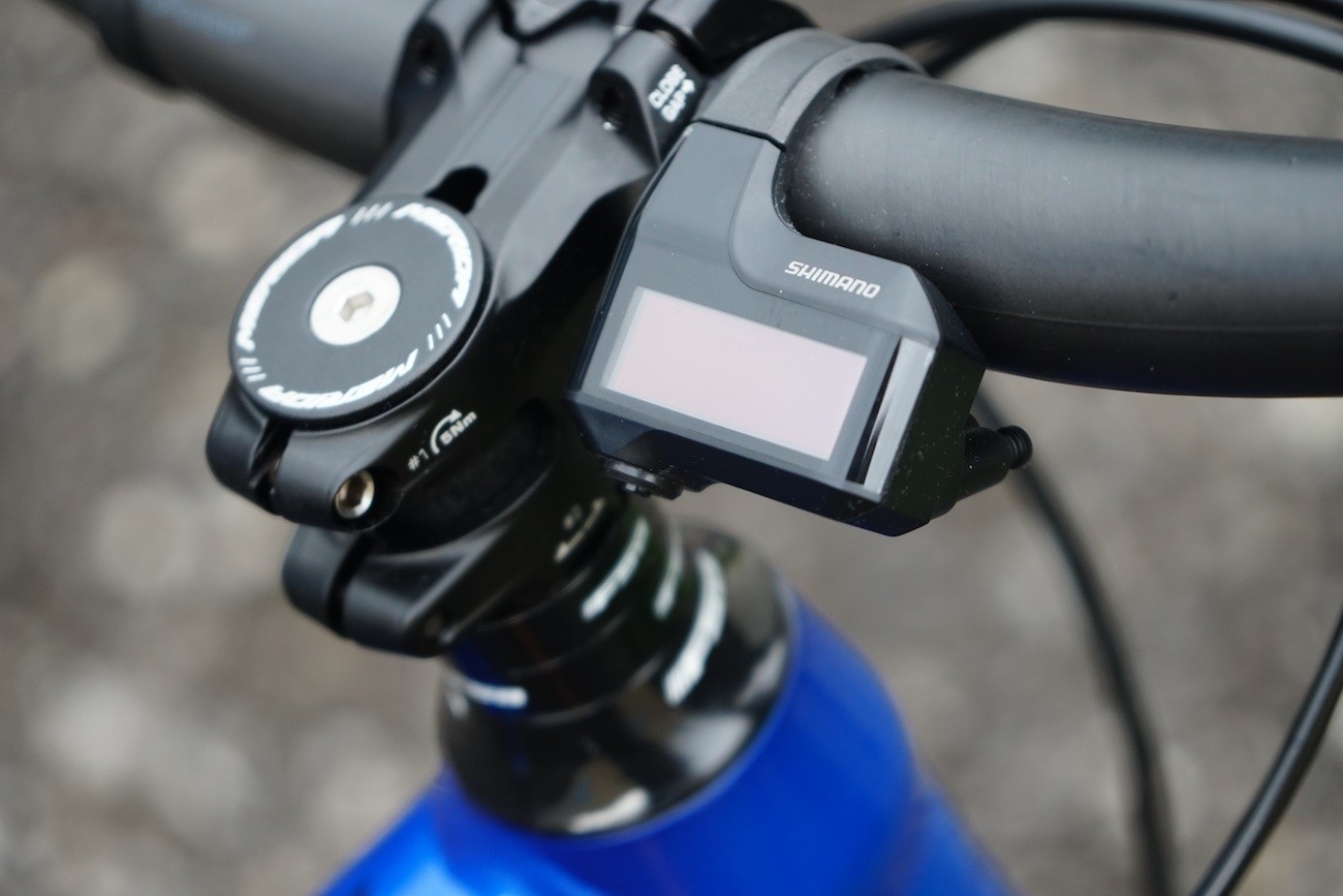 Robustes Shimano SC-E7000 Display für präzise Steuerung und Statusanzeige an E-Bikes. Ideal für moderne Fahrradtech