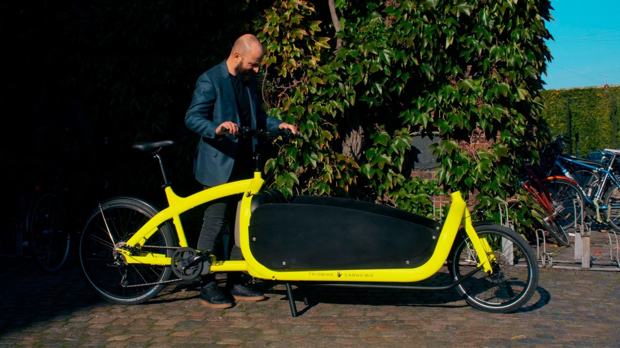 Erleben Sie das Triobike Cargo Big, ein innovatives Lastenrad, ideal fĂŒr den urbanen Transport. Vielseitigkeit trif