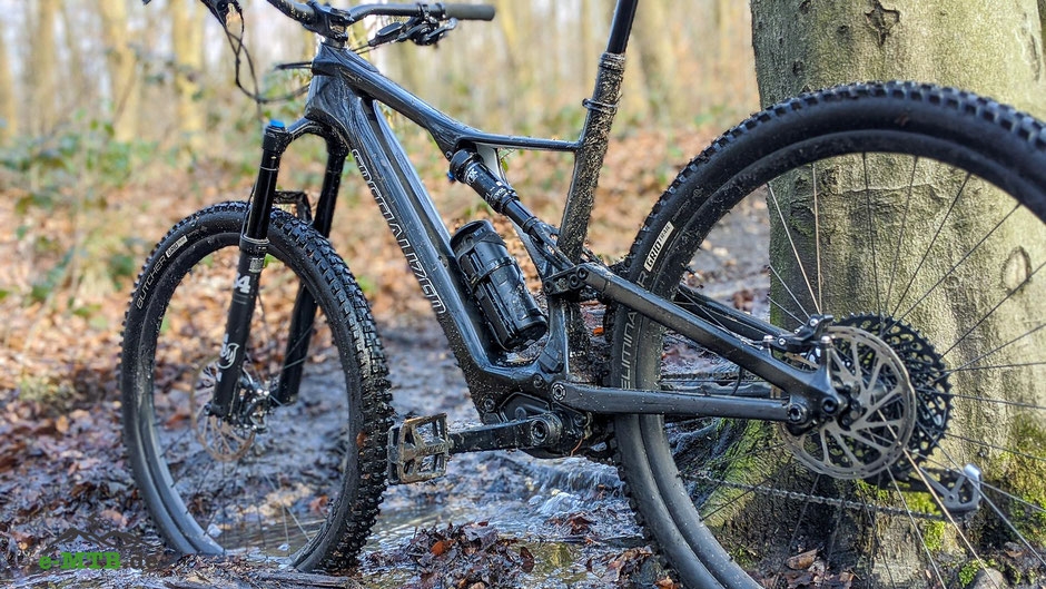 Entdecken Sie das Specialized Levo SL: Ein schlankes E-Mountainbike für anspruchsvolle Trails und dynamische Offroa
