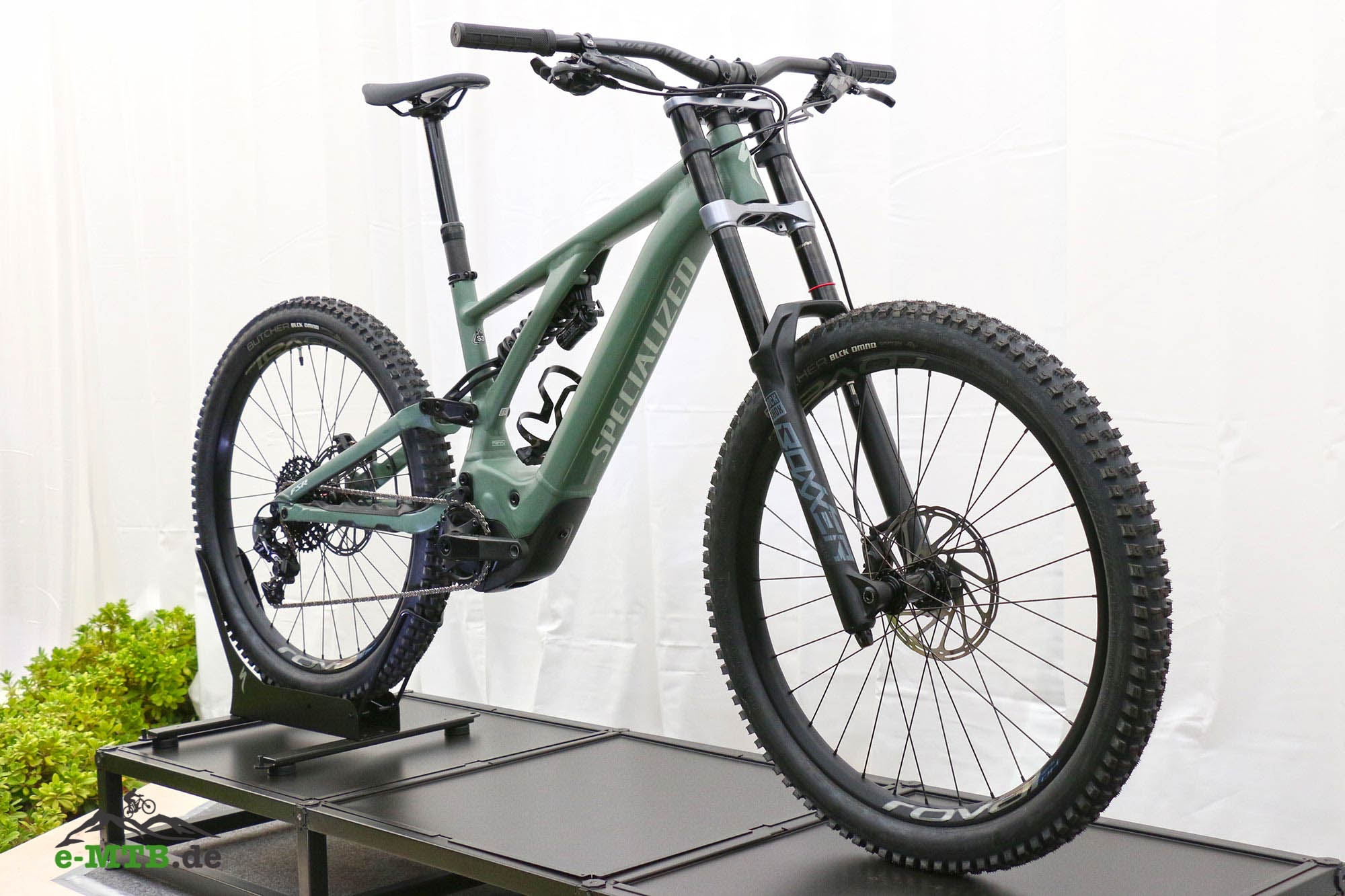 Entdecken Sie das Specialized Turbo Kenevo 2020 E-Mountainbike mit robustem Design und fortschrittlicher Technologi