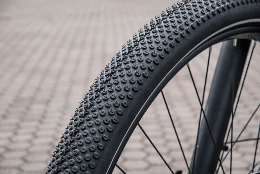 Nahansicht eines Reifens für ein Gravelbike